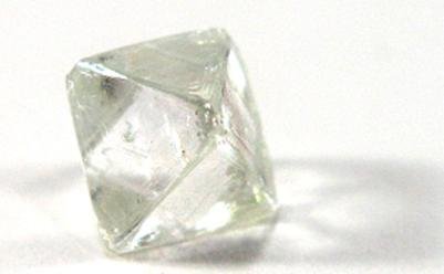Ein Diamant: kristalliner Kohlenstoff