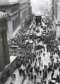 Menschenmasse auf der Wall Street